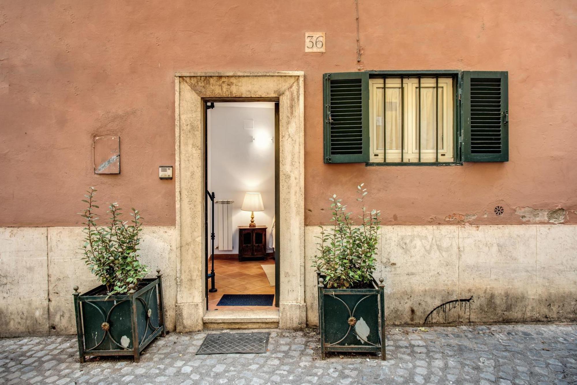 Charlotte Luxury Coronari * Rome